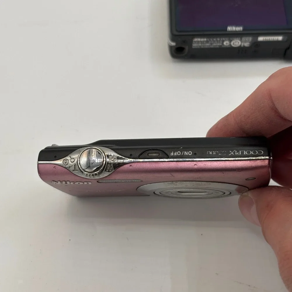 Nikon Coolpix Camera Bundle S560 Black‎ and S3000 Pink For Parts Repair